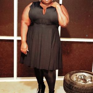 Black sleeveless V neck DRESS